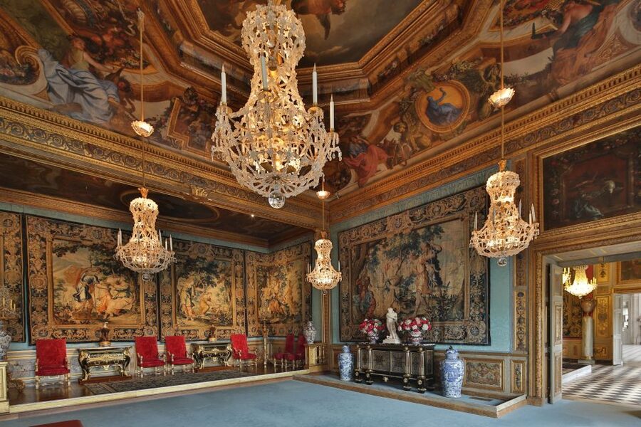 Vaux le Vicomte Chateau Entry Ticket and Chateaubus Transfer - Chateau visit with the 3D sound audioguide: what it adds