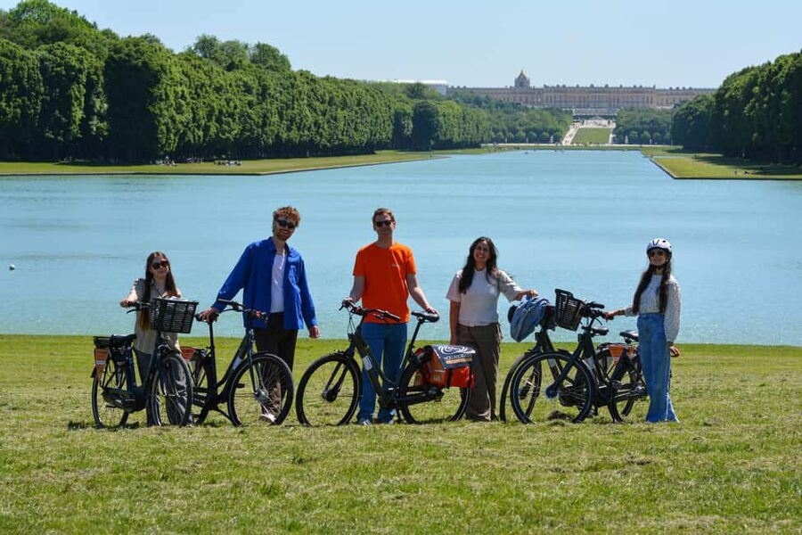 Versailles: Bike Tour on a premium Dutch bike - Key highlights that matter on the ground