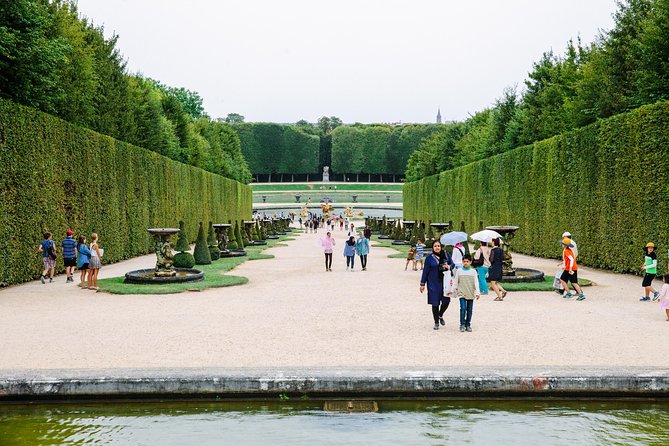 Versailles Château and Gardens Walking Tour - Garden walk across 1,976 acres: what the guide adds (and how to catch the magic)