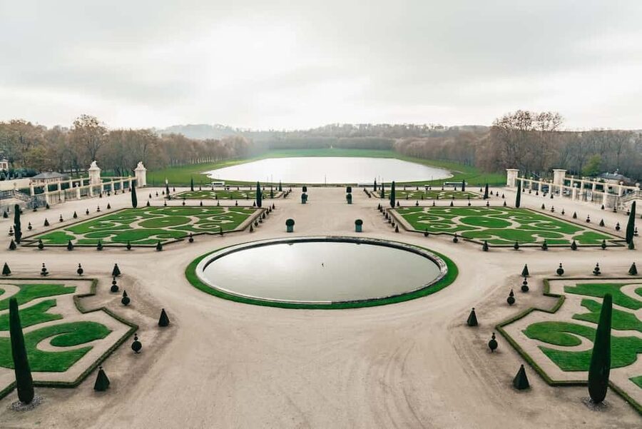 Versailles: Entry ticket & Private Apartments VIP Tour - Priority Entry and Finding Ailes des Ministres Nord