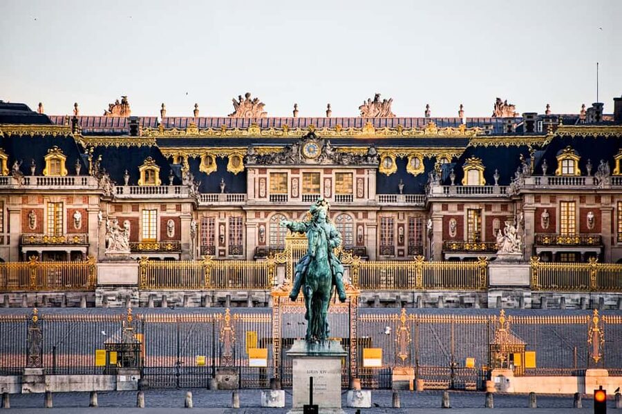 Versailles: Entry ticket & Private Apartments VIP Tour - State Rooms, Chapel, and Hall of Mirrors Without Losing the Plot