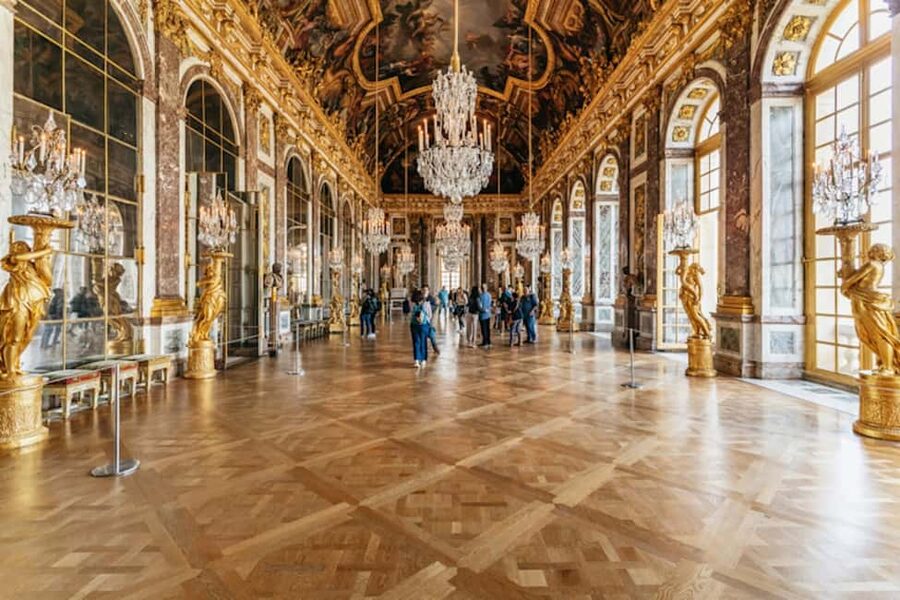 Versailles: Entry ticket & Private Apartments VIP Tour - Gardens Are Not Included, So Plan Your Day Around the Palace