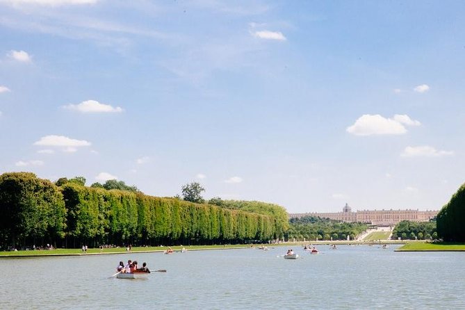 Versailles Full Day Bike Tour with Palace, Gardens, & Picnic - Stop 3: the Grand Canal ride and picnic break