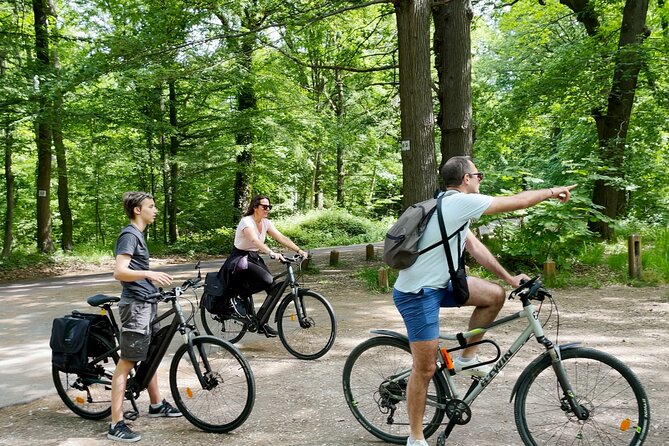 Versailles Full-Day Electric Bike Tour : Market, Picnic & Palace - Shopping at Place du Marché Notre Dame, then eating what you bought