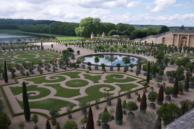 Versailles Full-Day Tour with the Estate of Marie-Antoinette - Versailles Gardens: Musical Days, Fountain Days, and Real Timing