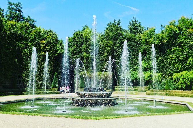 Versailles Golf Cart Guided Tour and Romantic Boat with Champagne - Stop 3: The 15 to 20 minute walk back, and how to pace it