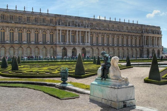 Versailles Guided Visit – Hotel Pickup, Meeting Point or None - Group sizes and pacing: what changes between Essential, Classic, Small Group, and Semi-Private