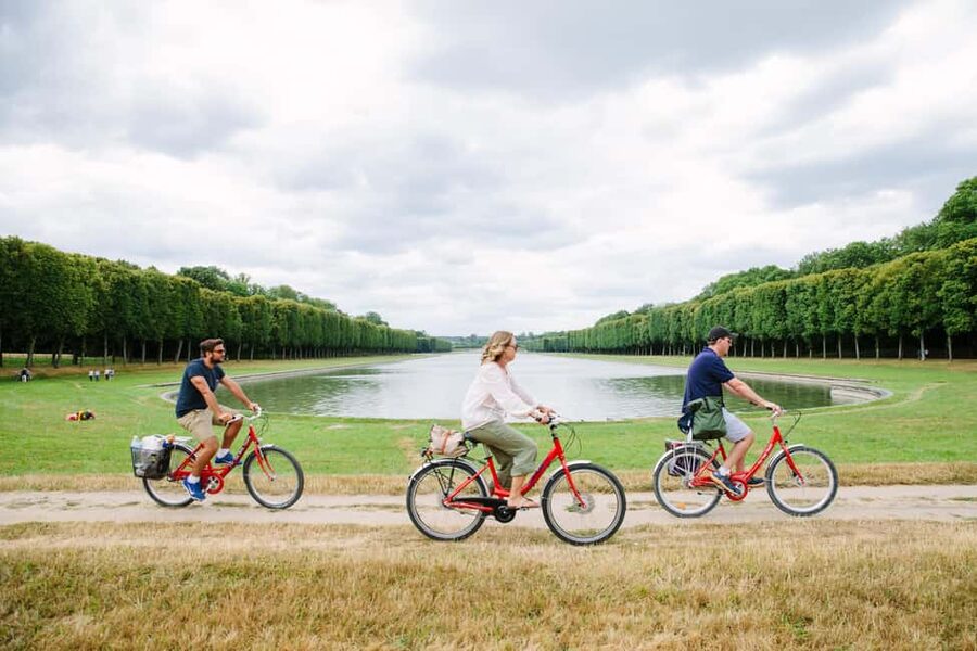 Versailles: Half-Day Bike Tour - Finding the meeting point near Versailles Château Rive Gauche