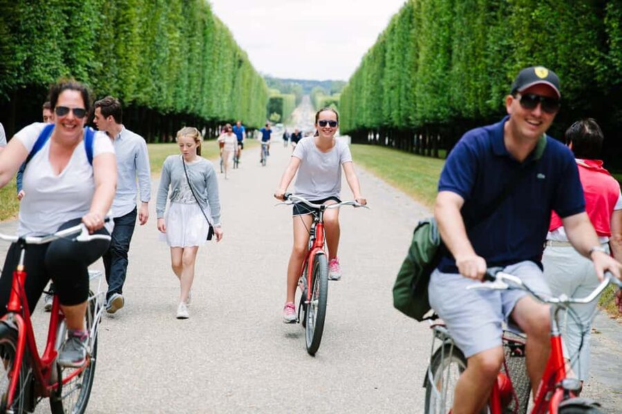 Versailles: Half-Day Bike Tour - Entering the Château, finishing with the Hall of Mirrors