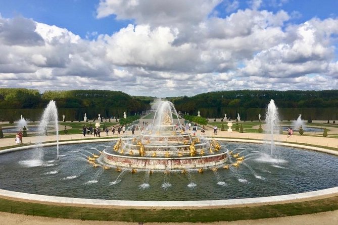 Versailles Palace and Giverny Private Guided Tour from Paris - Versailles Palace: State Apartments, Hall of Mirrors, and the 55-fountain gardens