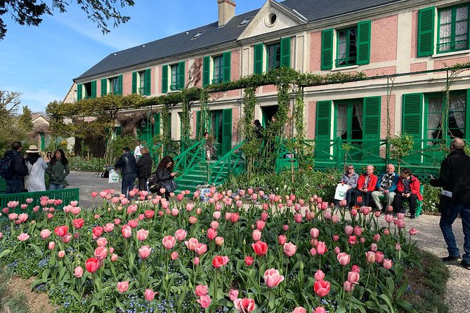 Versailles Palace and Giverny Private Guided Tour from Paris - Luxury vehicle, Wi-Fi, and hotel pickup: why logistics are part of the experience