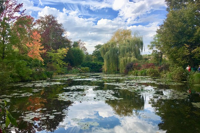 Versailles Palace and Giverny Private Guided Tour from Paris - The drive to Giverny: countryside time with a guide beside you