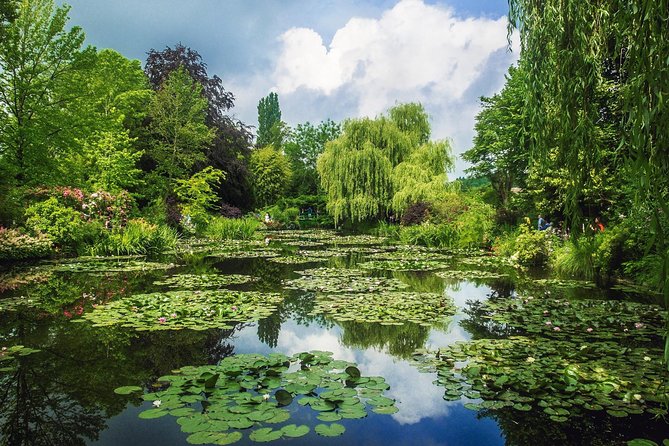 Versailles Palace & Giverny Private Tour with Lunch&Hotel Pick-up - Fondation Claude Monet and the shift from famous paintings to lived space