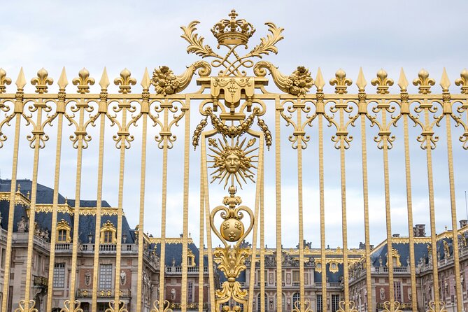 Versailles Palace Guided Experience and Gardens Entry 10 PPL Max - Priority entry in real life: what you skip, what you still do