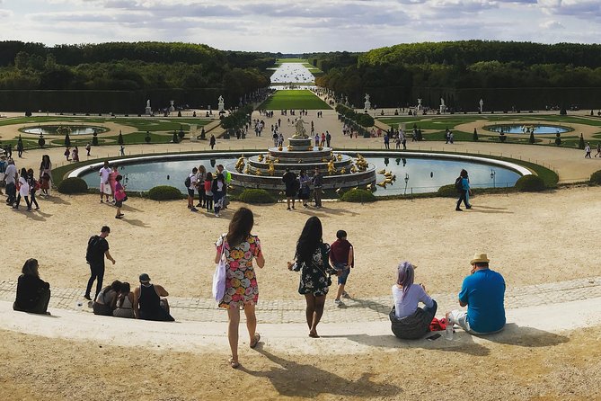 Versailles Palace & Marie-Antoinette's Estate Guided Tour - Lunch near the Grand Canal, with a three-course reset that keeps the day moving