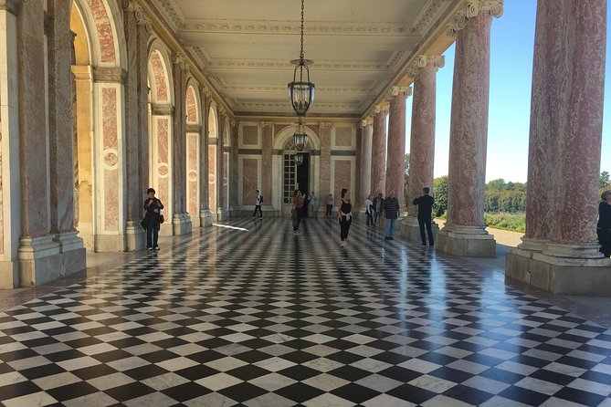 Versailles Palace & Marie-Antoinette's Estate Private Guided Tour with Lunch - Gardens of Versailles: Free Time Plus the Fountain Reality Check