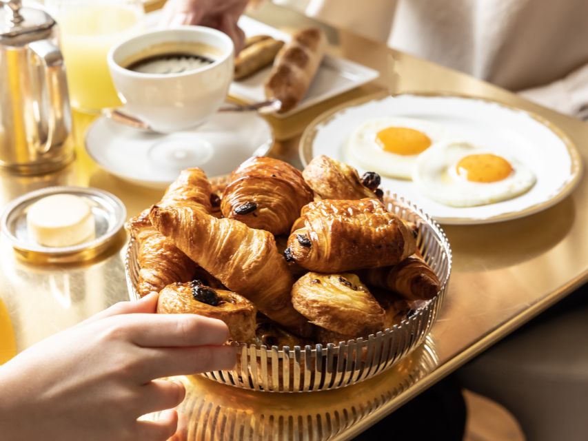 Versailles Palace Skip-the-Line Entrance and Breakfast - Your included access: palace entry plus temporary exhibitions