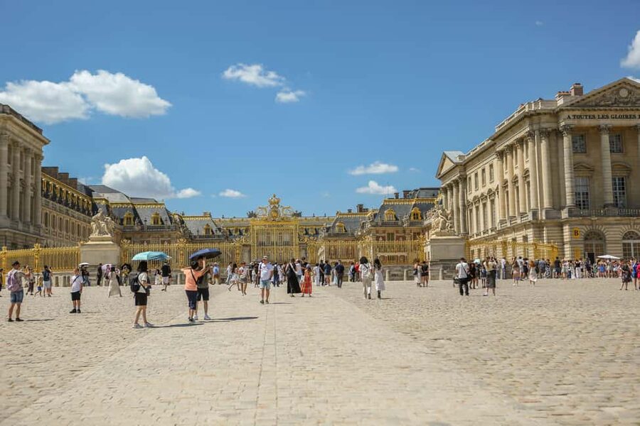 Versailles: Private Half-Day Guided Tour from Paris - Queen’s private apartments, and how the story shifts