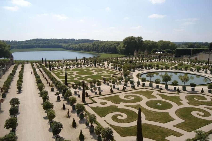 Versailles: Royal Palace & Gardens Private Golf Cart Tour - Why Versailles by golf cart is such a smart format