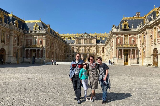 Versailles: Semi-Private Guided Tour with Train - Starting at Fontaine Saint-Michel, right in the heart of Paris