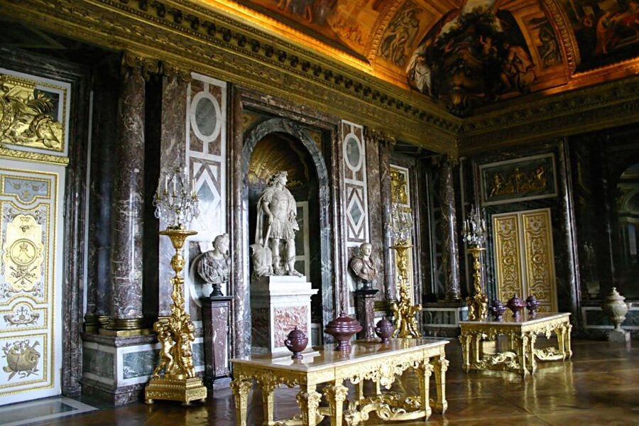 Versailles: Skip-the-Line Guided Tour of Palace with Gardens - Timing, crowds, and pacing inside Versailles