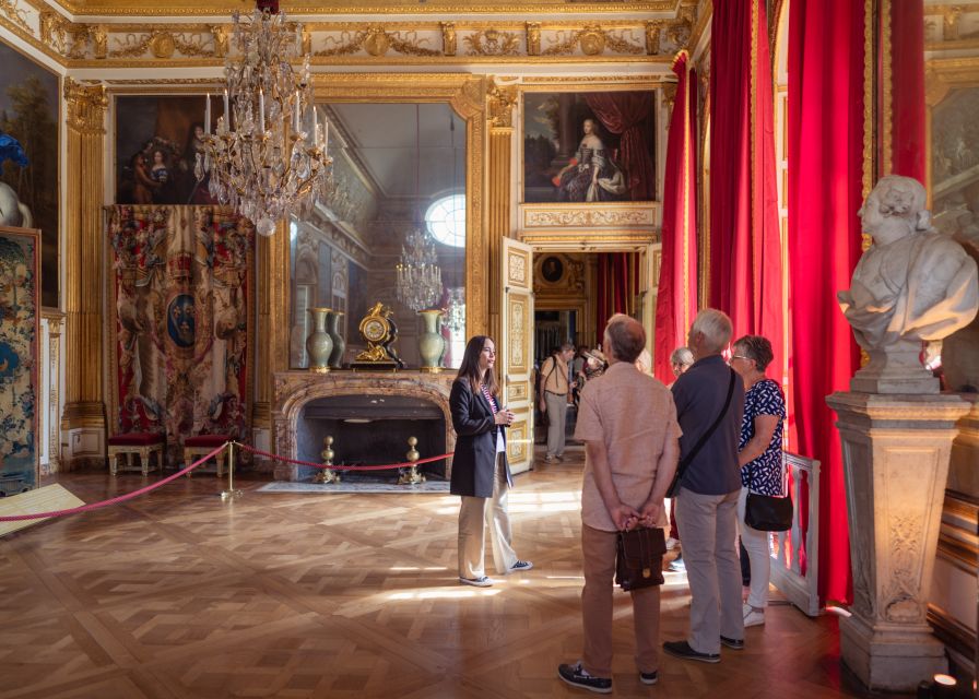 Versailles: Skip-the-Line Versailles Palace and Gardens Tour - Court gossip, royal secrets, and how the guide keeps it moving