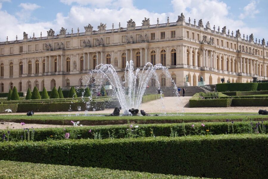Versailles: Skip-the-Line Versailles Palace and Gardens Tour - How the group size affects your pace, and why it still feels busy