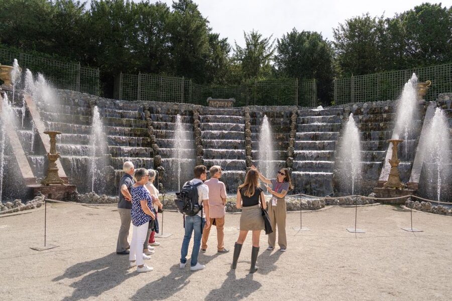 Versailles: Skip-the-Line Versailles Palace and Gardens Tour - Photo reality: what you can count on