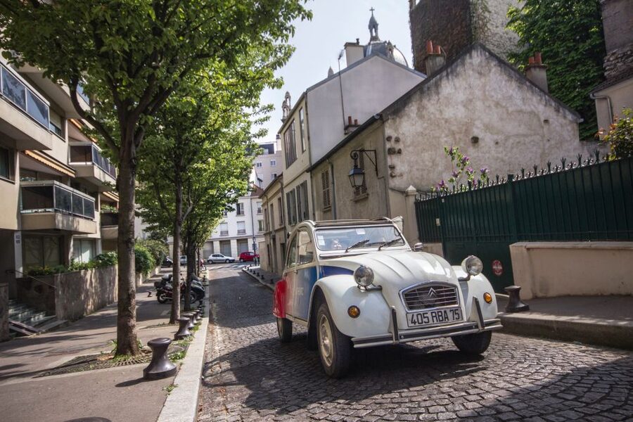 Vintage 2CV tour + Cruise - How the live guide and headset narration change your sightseeing
