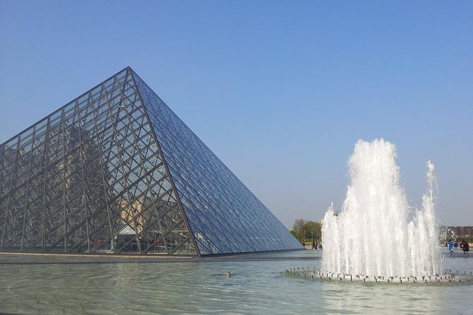 VIP Paris in a Day: Montmartre, Louvre, Île de la Cité, Cruise - Lunch break near Place Dauphine, where the pace feels calmer