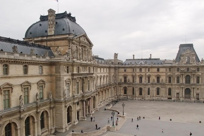 VIP Paris in a Day: Montmartre, Louvre, Île de la Cité, Cruise - Finishing with Seine cruise tickets you can use later