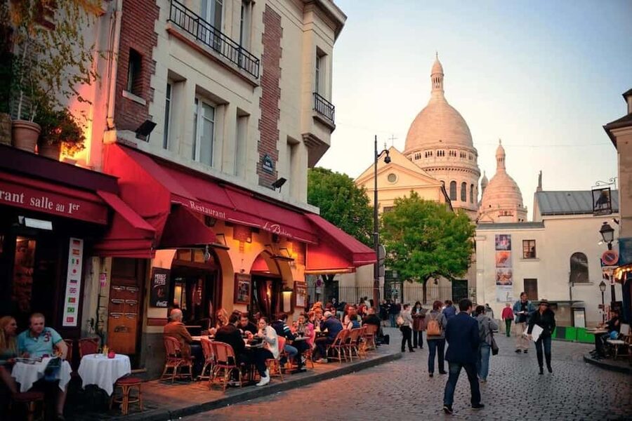 Visit the Montmartre district in Italian with a local guide - Which Days and Other Options to Pair With This Walk