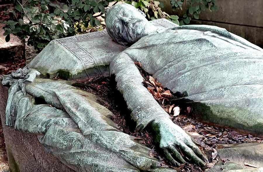 Who Killed Victor ? Escape Game at Père Lachaise Cemetery - Victor’s Case at Père Lachaise, a very different kind of “visit”
