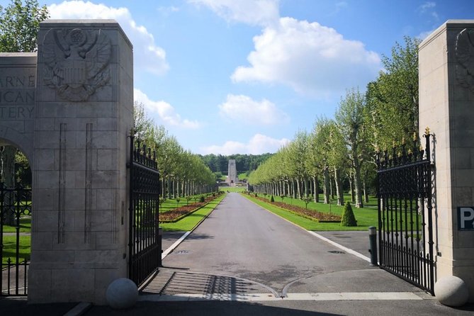 WW1 Belleau Wood and American Monument in Château-Thierry - Day trip from Paris - Stop 3: Devil Dog Fountain and the Castle Stables Courtyard