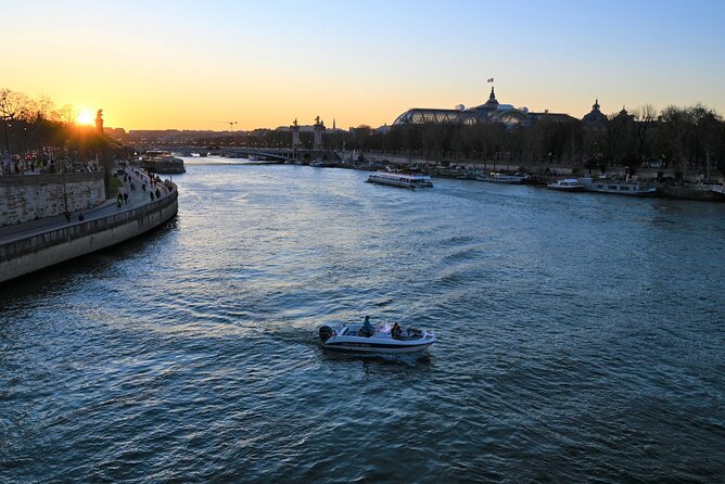 Your Private boat Captain Guide Explore Historical Paris - Why a private Seine cruise beats the big-boat day