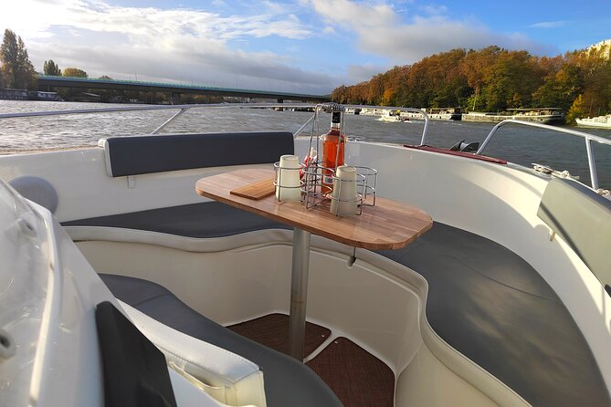 Your Private boat Captain Guide Explore Historical Paris - Your route starts at Port de Javel Haut